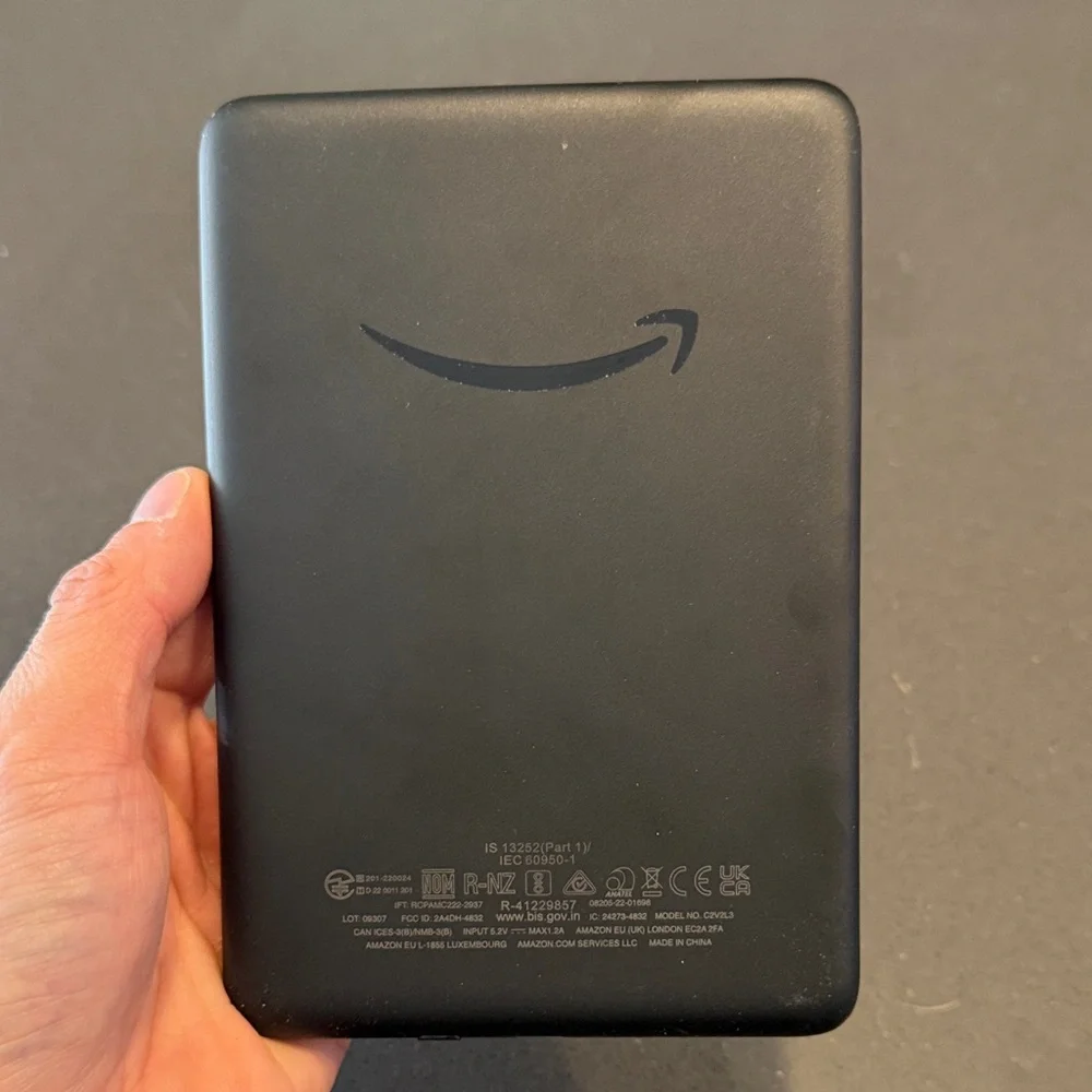 Amazon Kindle - 6” display - Black - with case! - Picture 3 of 6